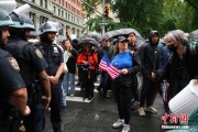 姻缘抽签美国多地举行“没有国王”抗议活动